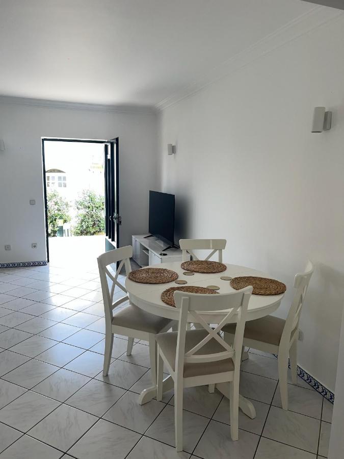 Relaxing 2 Bedroom House 5 Minutes Away From Vilamoura Marina Quarteira Exterior foto